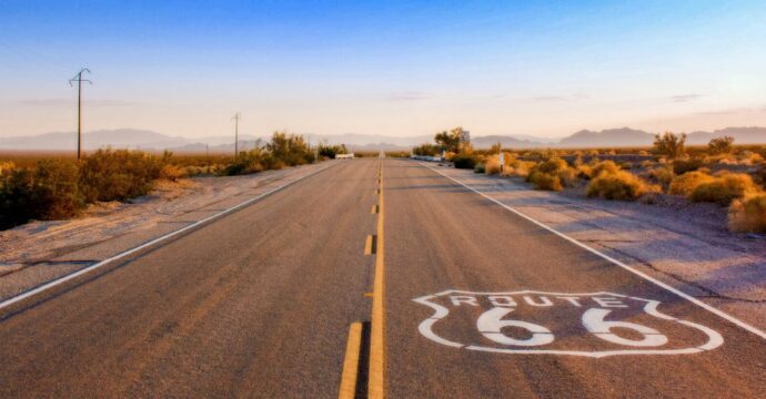 Photo de la route 66 aux états unis pour illustrer une journée américaine